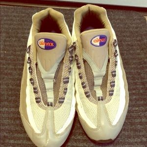 Nike MENS Airmax Size 12